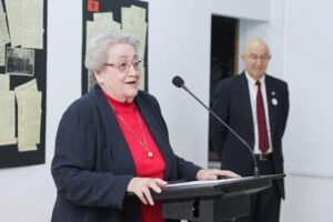 Kthimi në Shqipëri për të përjetësuar familjen Ivanaj