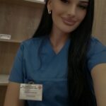 Zana Kurti – fizioterapistja e re që po forcon standardet e kujdesit rehabilitues në Ulqin