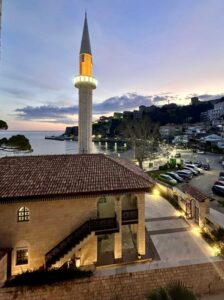 Kryetari Genci Nimanbegu uron besimtarët për muajin e shenjtë të Ramazanit