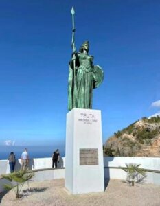 VEPËR MONUMENTALE KUSHTUAR MBRETËRESHËS TEUTË